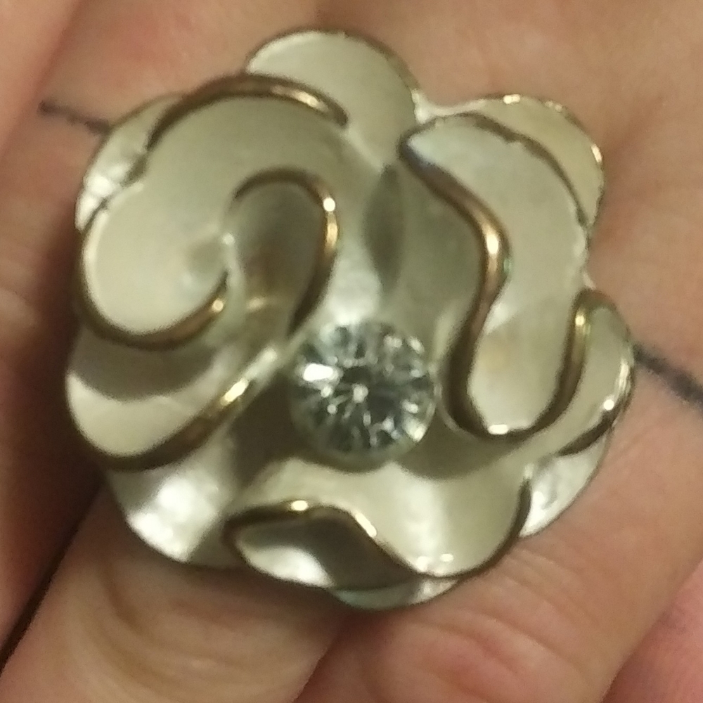 SOPHIE Hidden1 Ring Jeweled White Flower